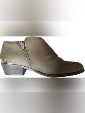 Mossimo Tan Ankle Boots with Low Block Heel and Side Zipper. Women’s Size 8.5